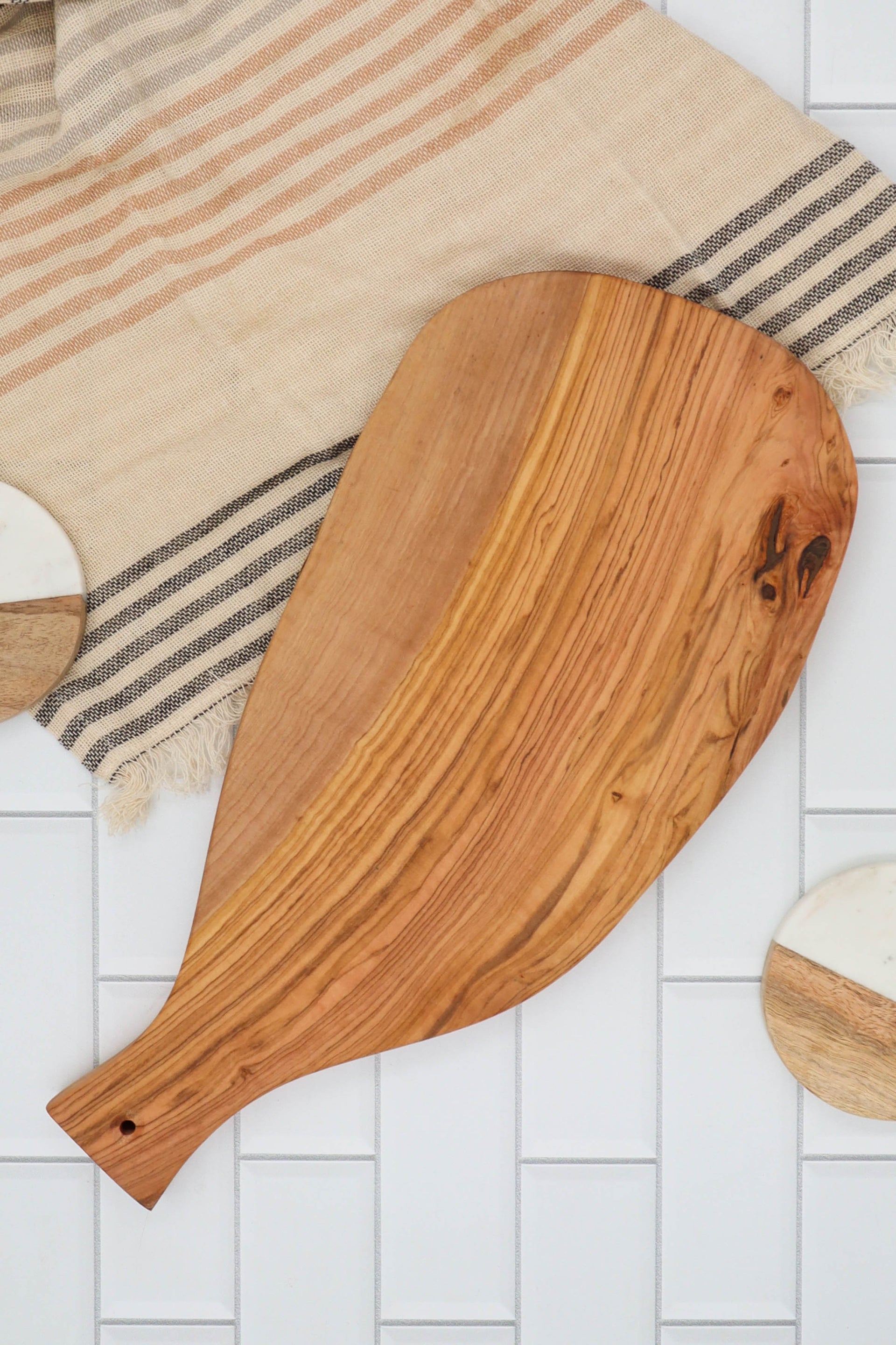16.5" CUTTING BOARD WITH HANDLE