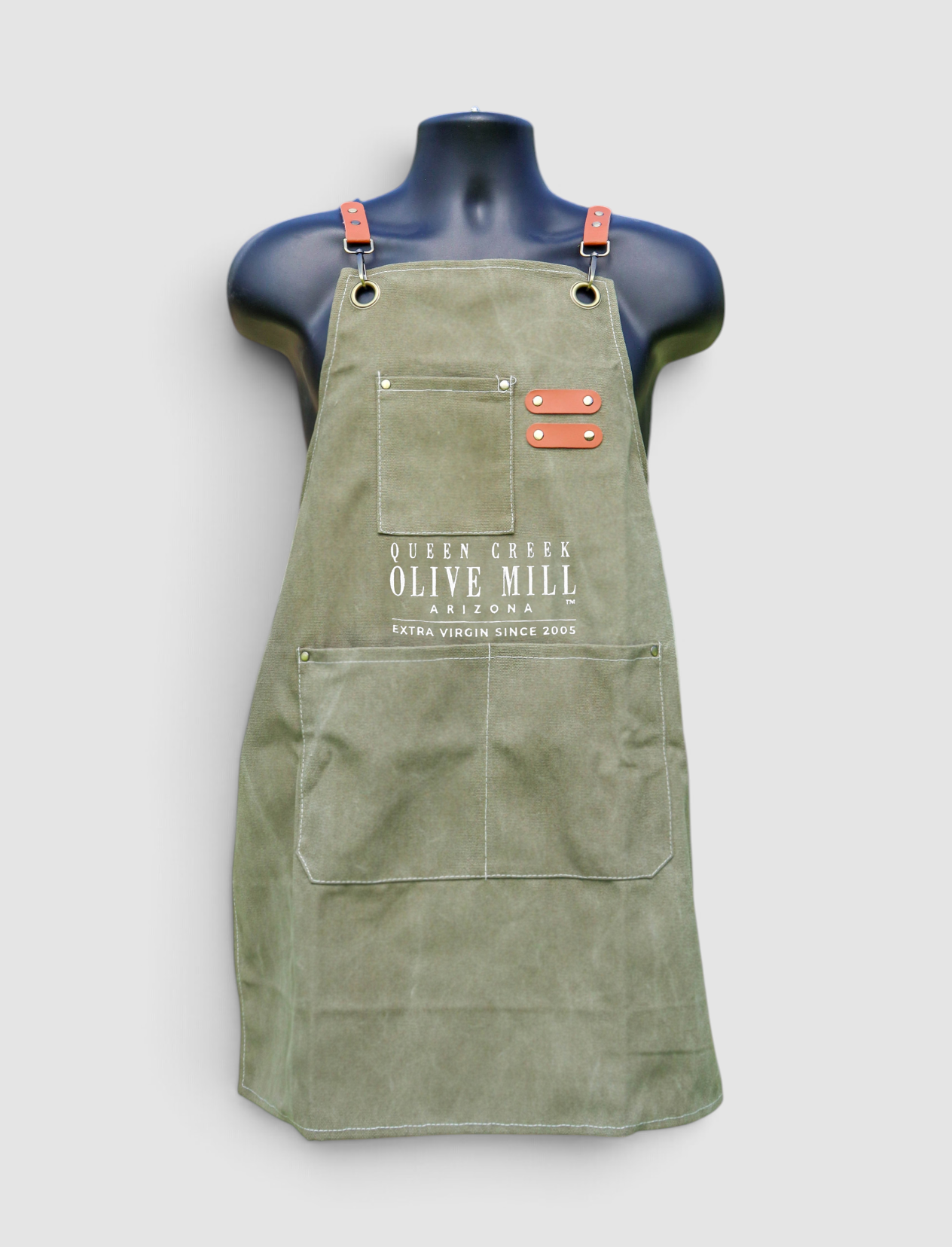 SAGE GREEN QCOM LOGO EMBROIDERED APRON
